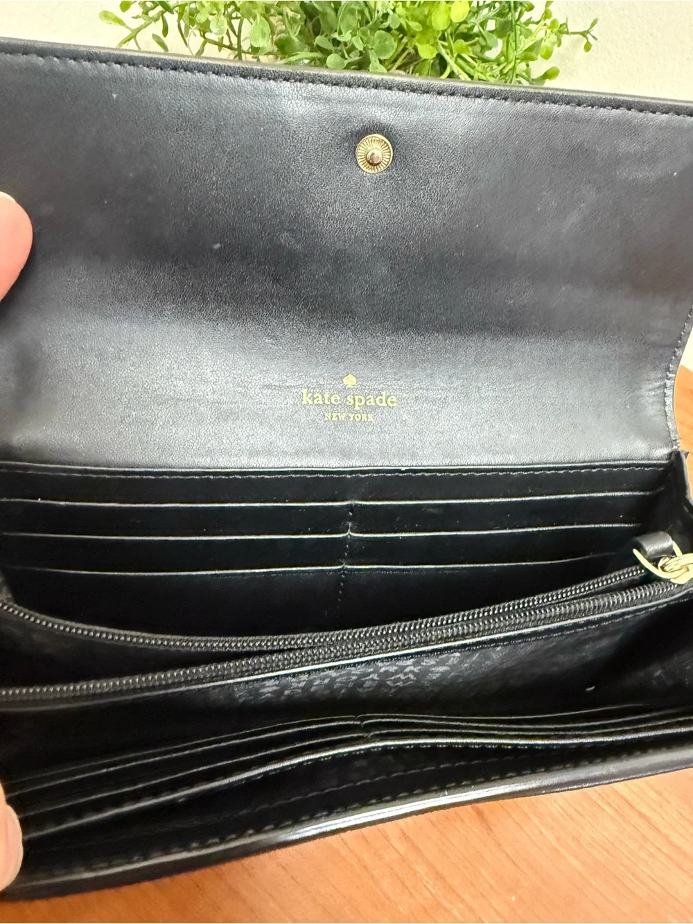 Kate Spade New York - Cream And Black Wallet With Snap Enclosure
